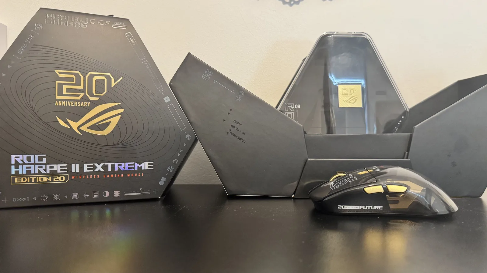 Asus ROG Harpe II Extreme Edition 20 on a table, next to its box and display case