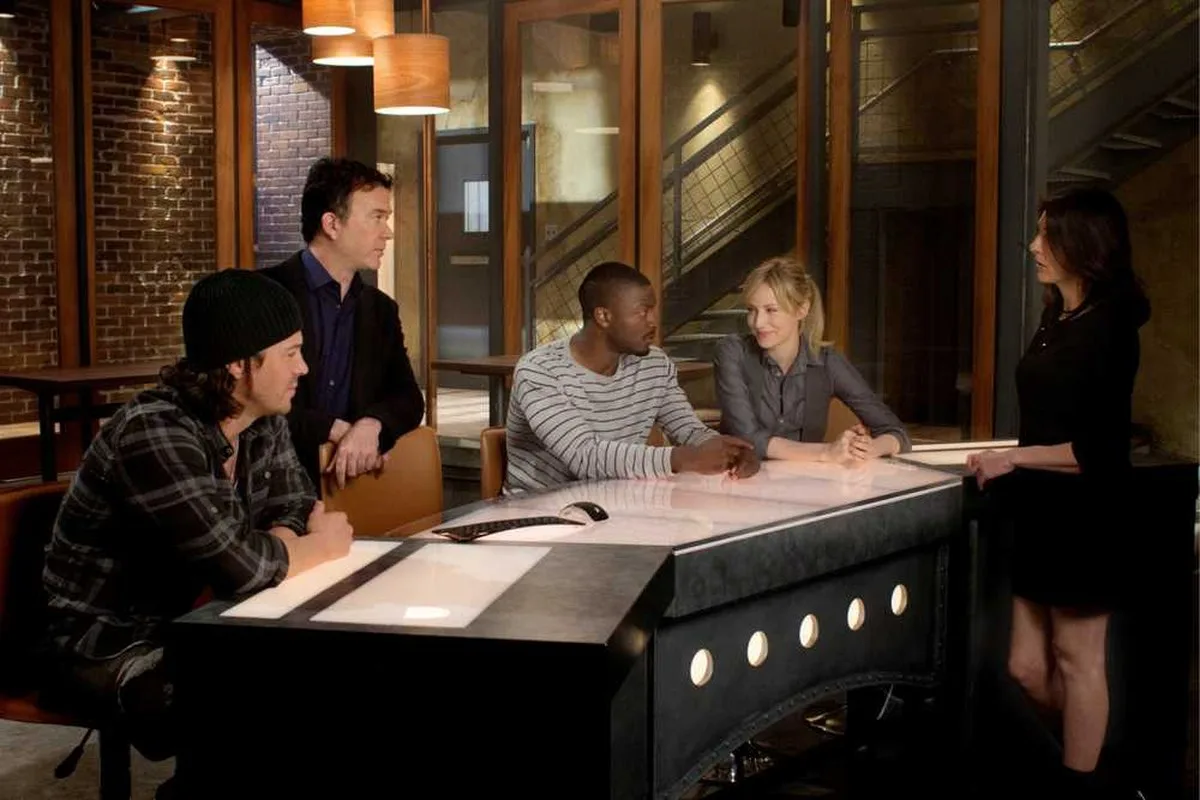 Aldis-Hodge-Gina-Bellman-Beth-Reisgraf-Timothy-Hutton-Christian-Kane-Leverage