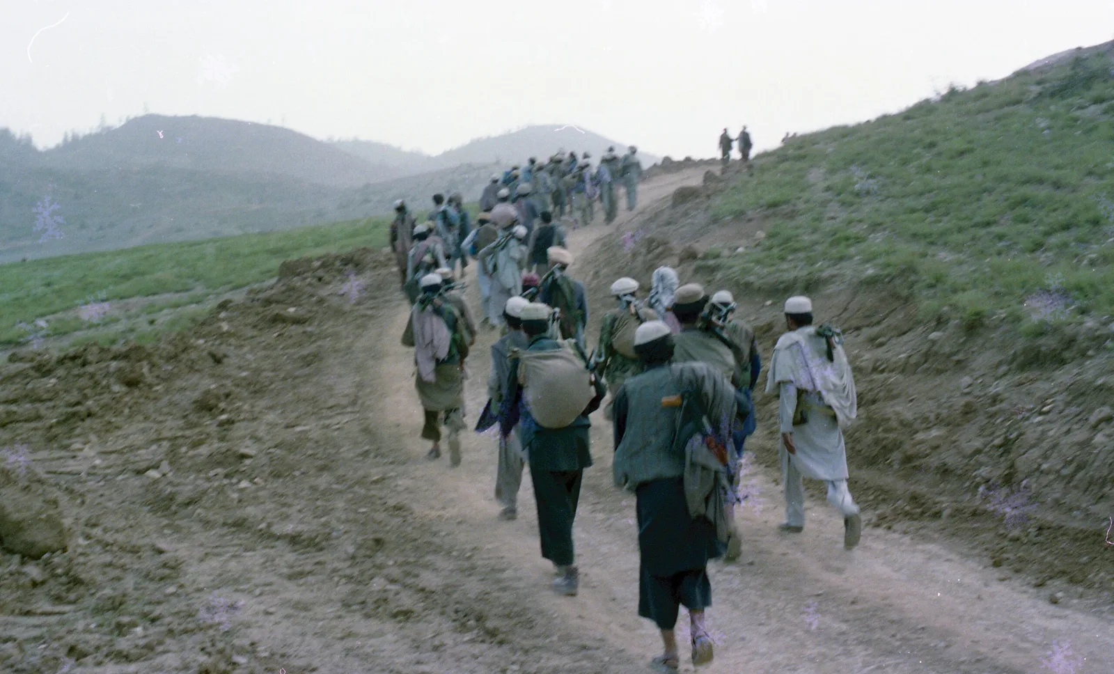 A large number of Muj moving for operations. — 1988 Dönemi Askeri Tarih Belgesi