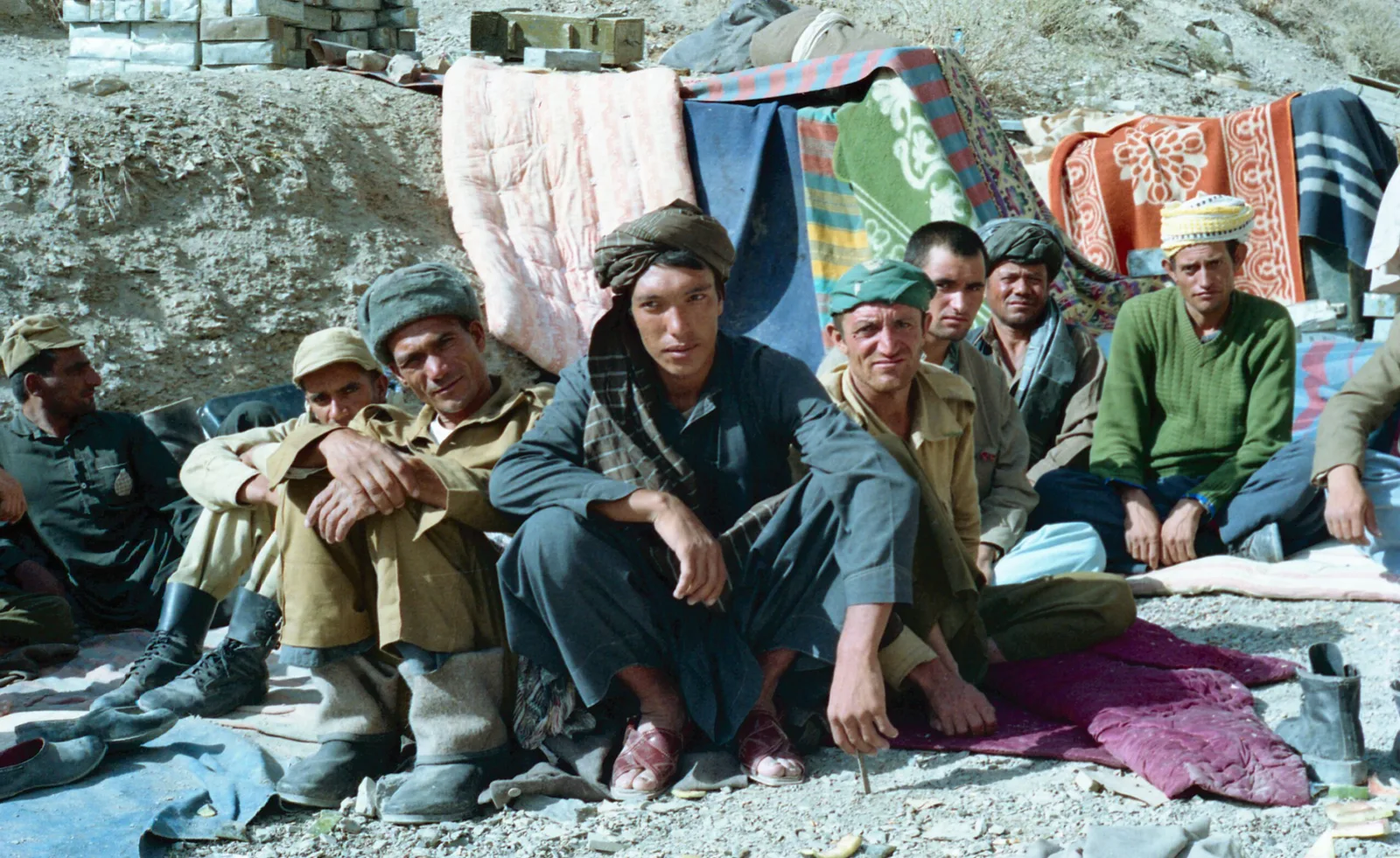 Kabul Regime's militias caught by Muj in Speen Boldak — 1988 Dönemi Askeri Tarih Belgesi