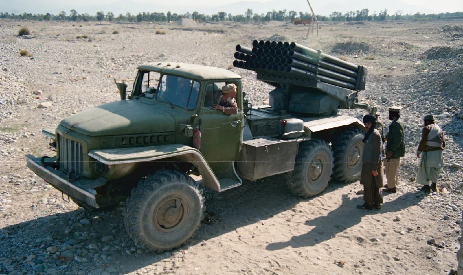 Muj loading a BM-40 rocket launcher fixed in a mil — 1990-03-01T00:00:00Z Dönemi Askeri Tarih Belgesi