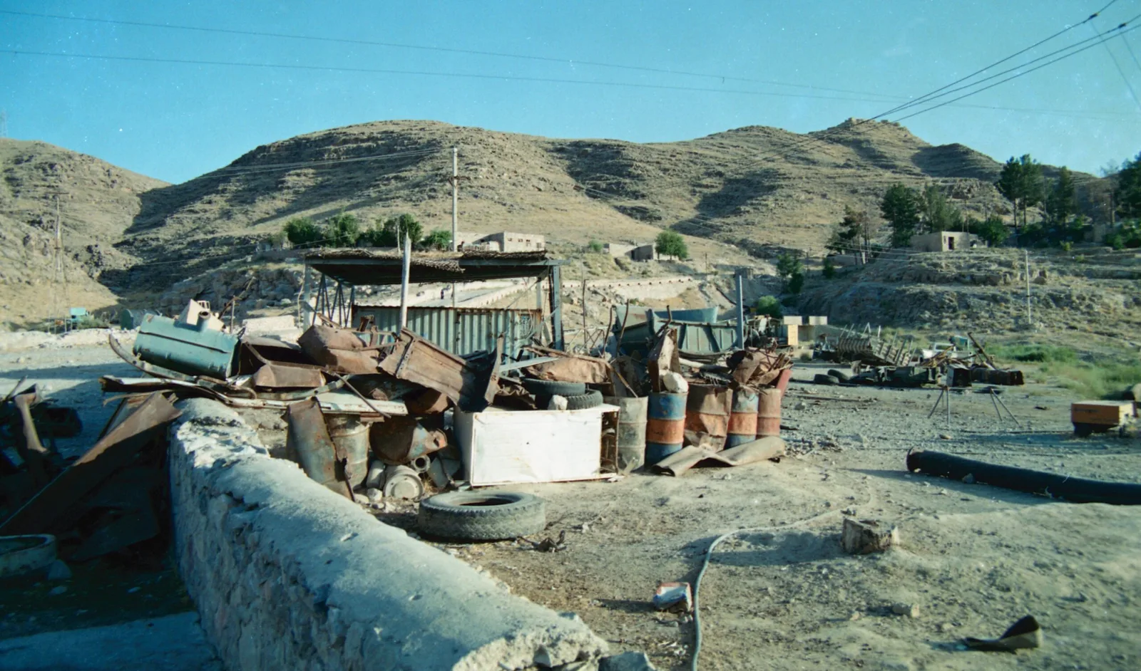 The captured Electricity Dam of Kajaki. — 1990 Dönemi Askeri Tarih Belgesi