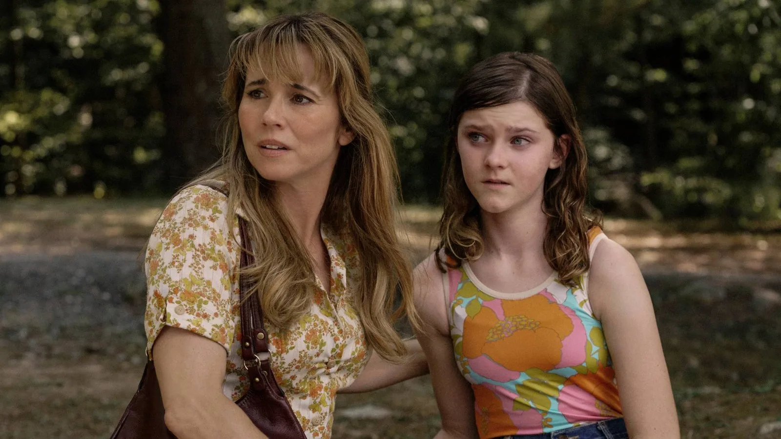 Crystal Lake'te Pamela Voorhees olarak Linda Cardellini ve Grace Snell olarak Gwendolyn Sundstrom