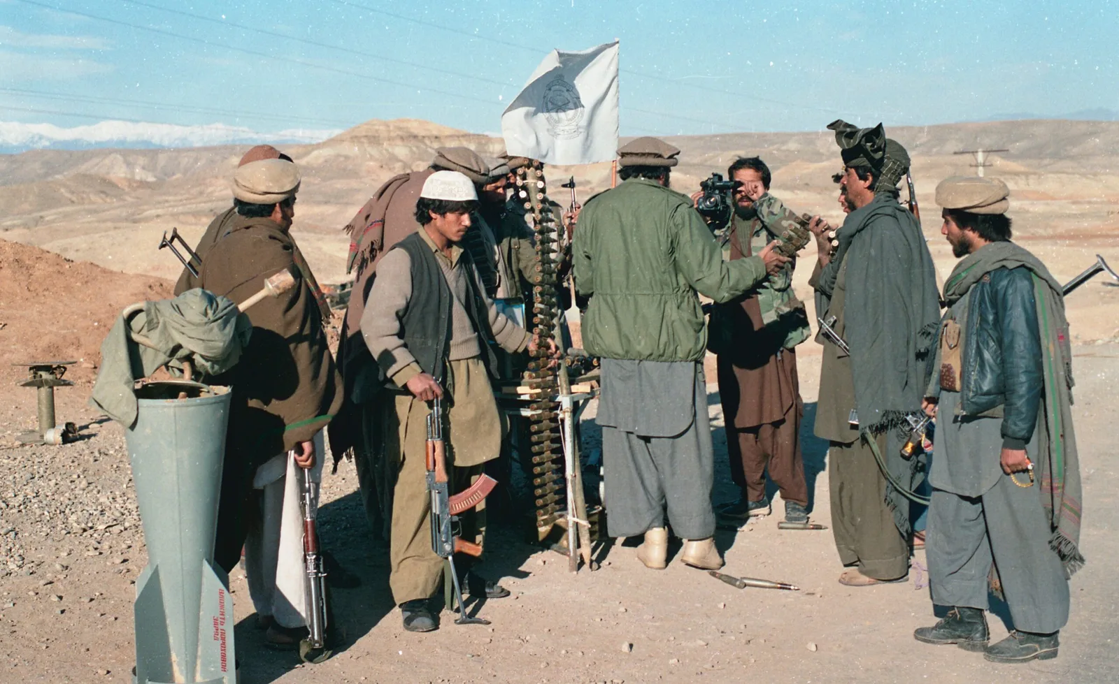 Itehad-e-Islami Commander Haji Zarghoon visiting Muj & — 1989 Dönemi Askeri Tarih Belgesi