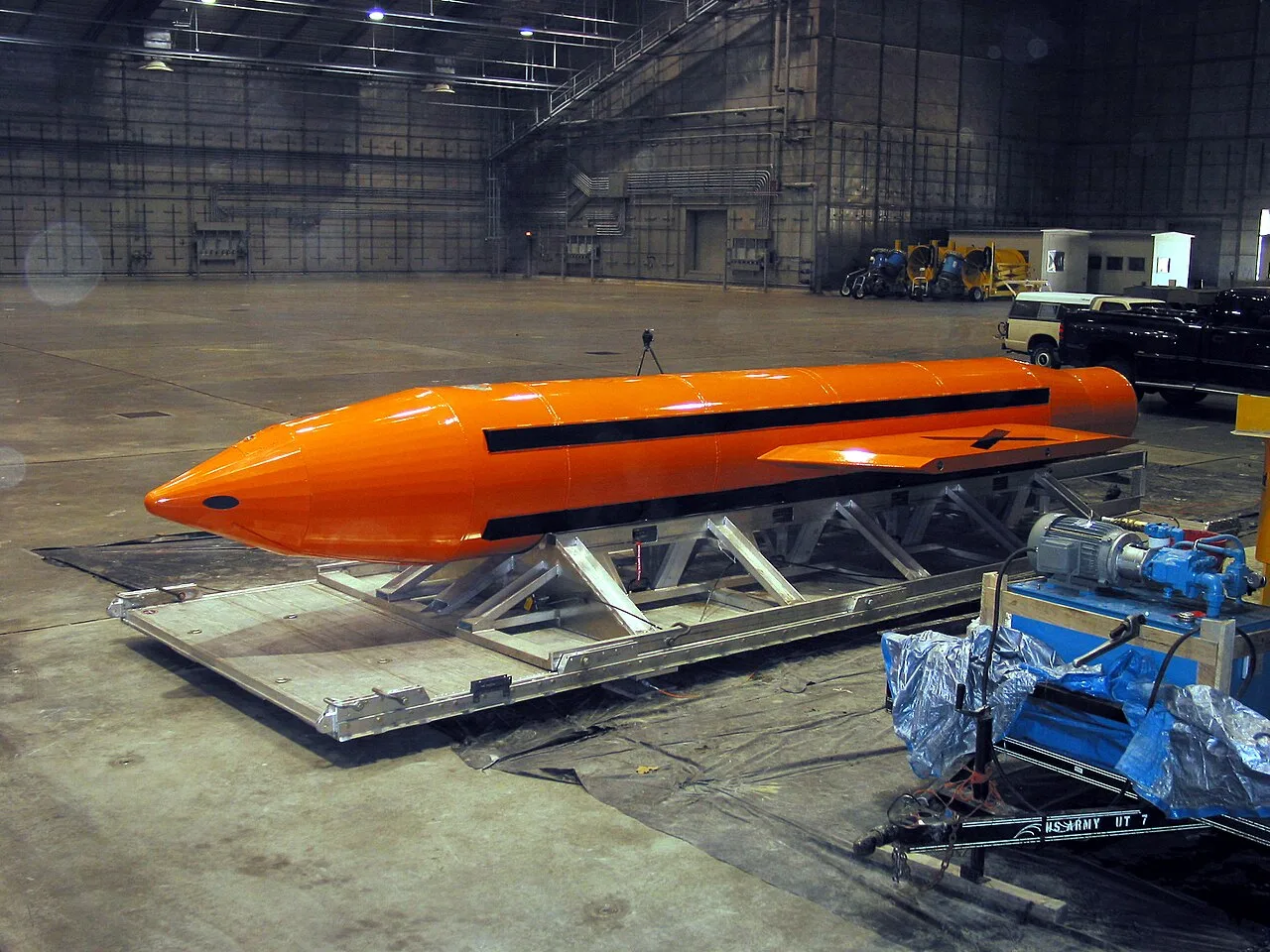 Massive Ordnance Air Burst bombası