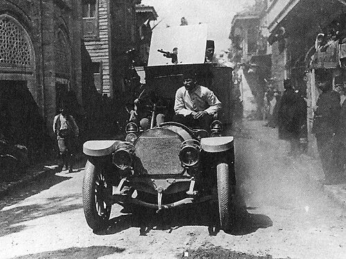 Hareket Ordusu'na bağlı zırhlı Hotchkiss arabası
