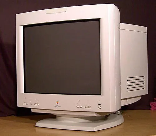 17 inç (43 cm)'lik CRT monitör