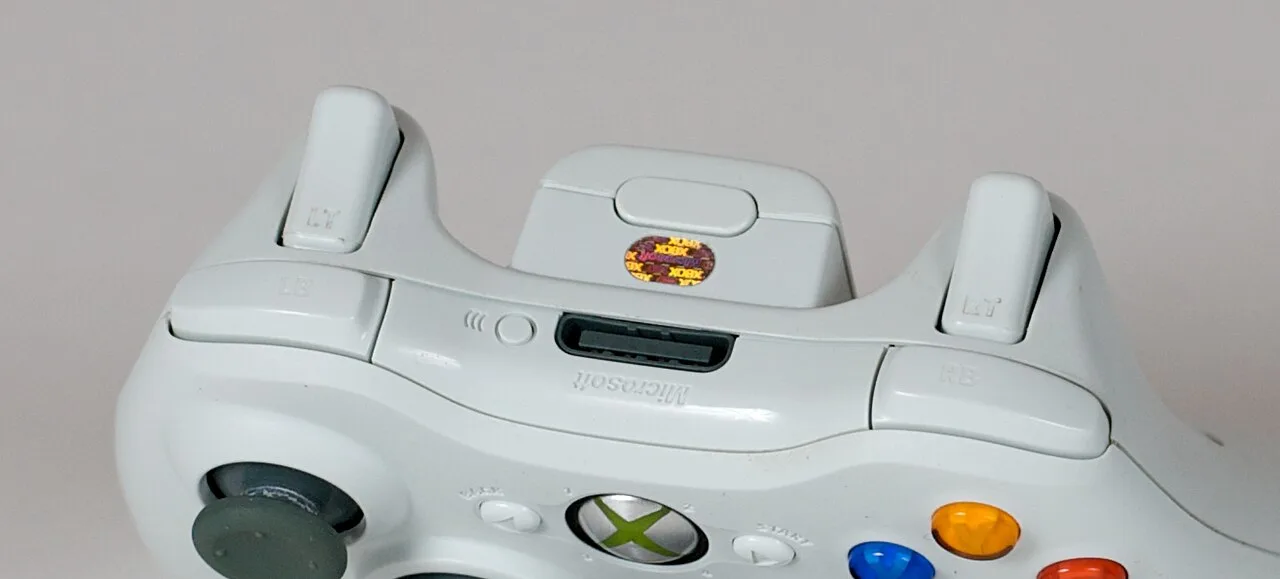 Shoulder buttons ("bumpers") and triggers on an Xbox 360 controller