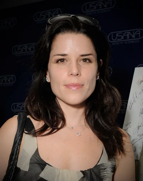 Neve Campbell at the Golden Globes in 2010 (crop)