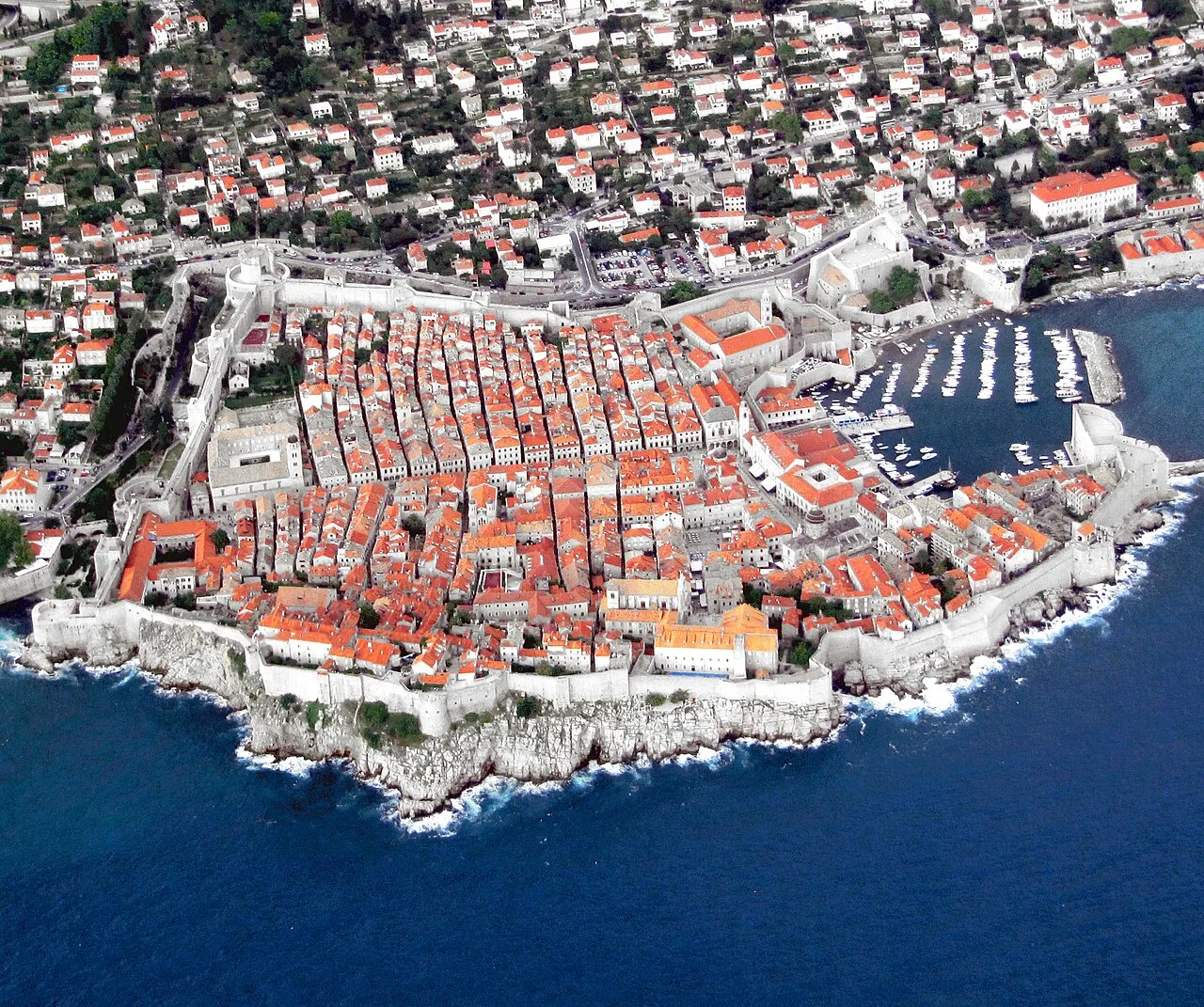 Ragusa Cumhuriyeti, Dubrovnik'in surları arasında yer almış eski bir denizci şehir devletiydi.