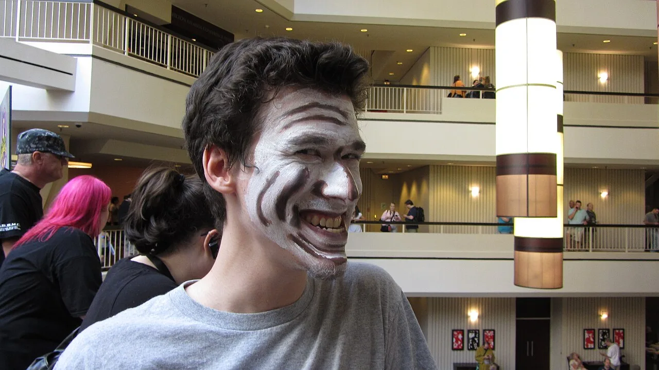 Dragon Con 2011'de Trollface makyajlı adam