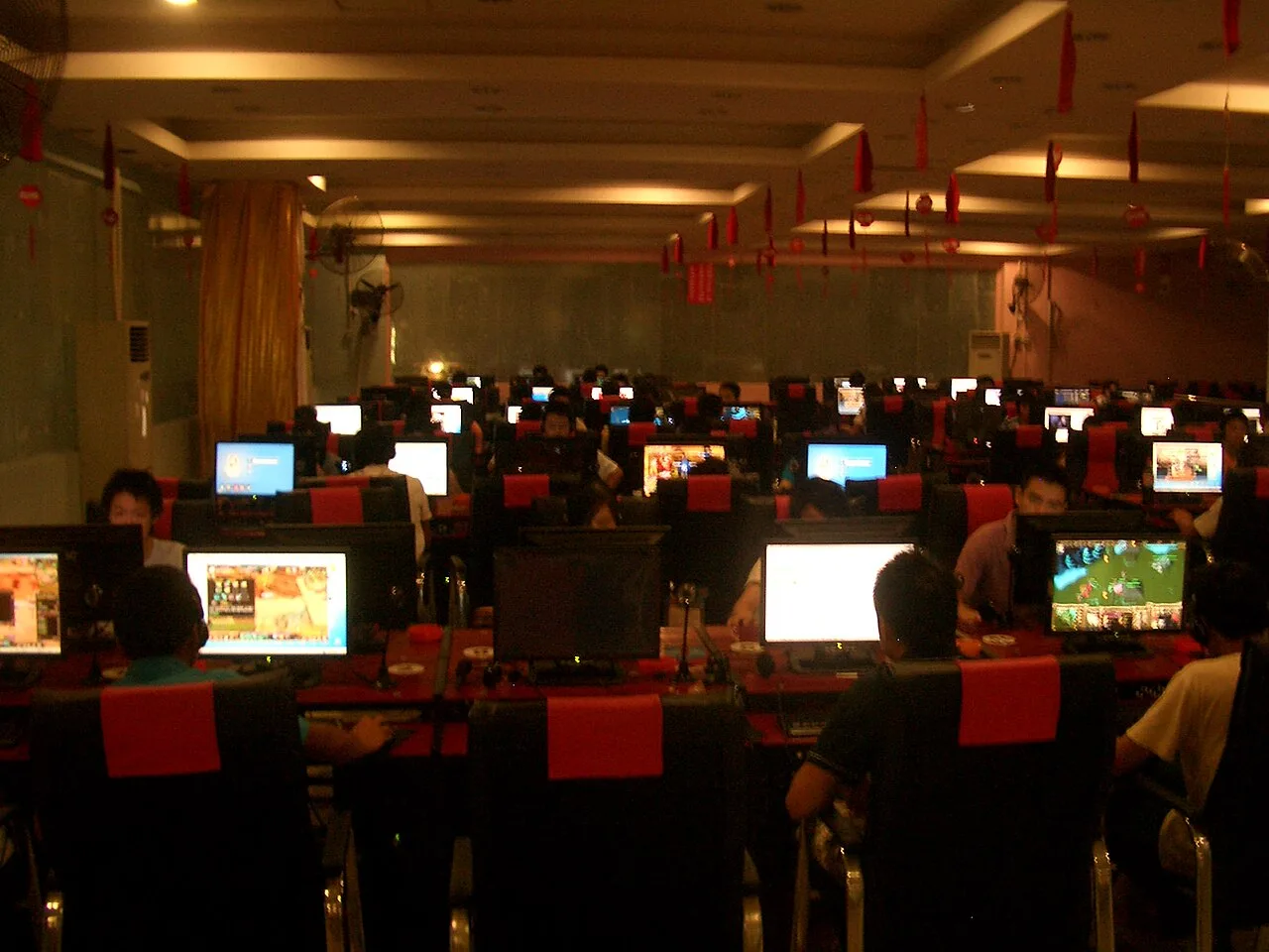 An internet café in Tongyang Town, the county seat of Tongshan County, Hubei
